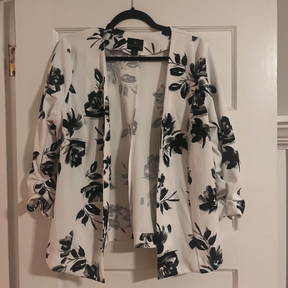 Worthington Jackets & Blazers - WORTHINGTON Floral Black & White Blazer: Sz L